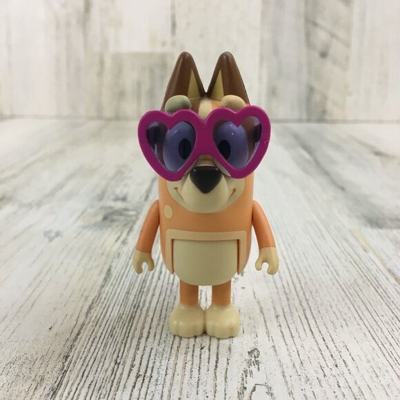 Bluey CHILLI Heeler Mom Figure Heart Sunglasses Valentines Escape Family Mum NEW - Picture 1 of 6